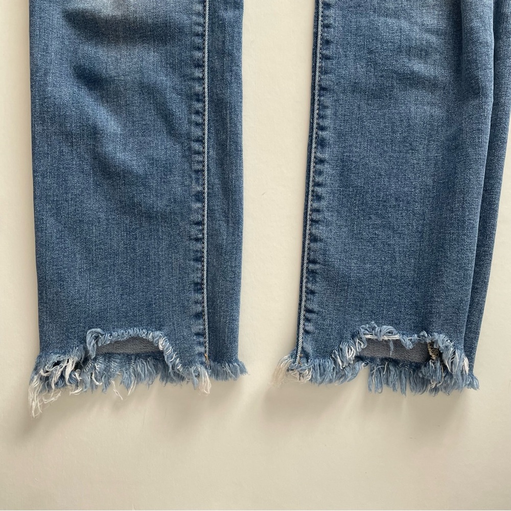 Aritzia LEVIS 726 High Rise Straight Jeans Size 26 light wash distressed Demin - Picture 7 of 13